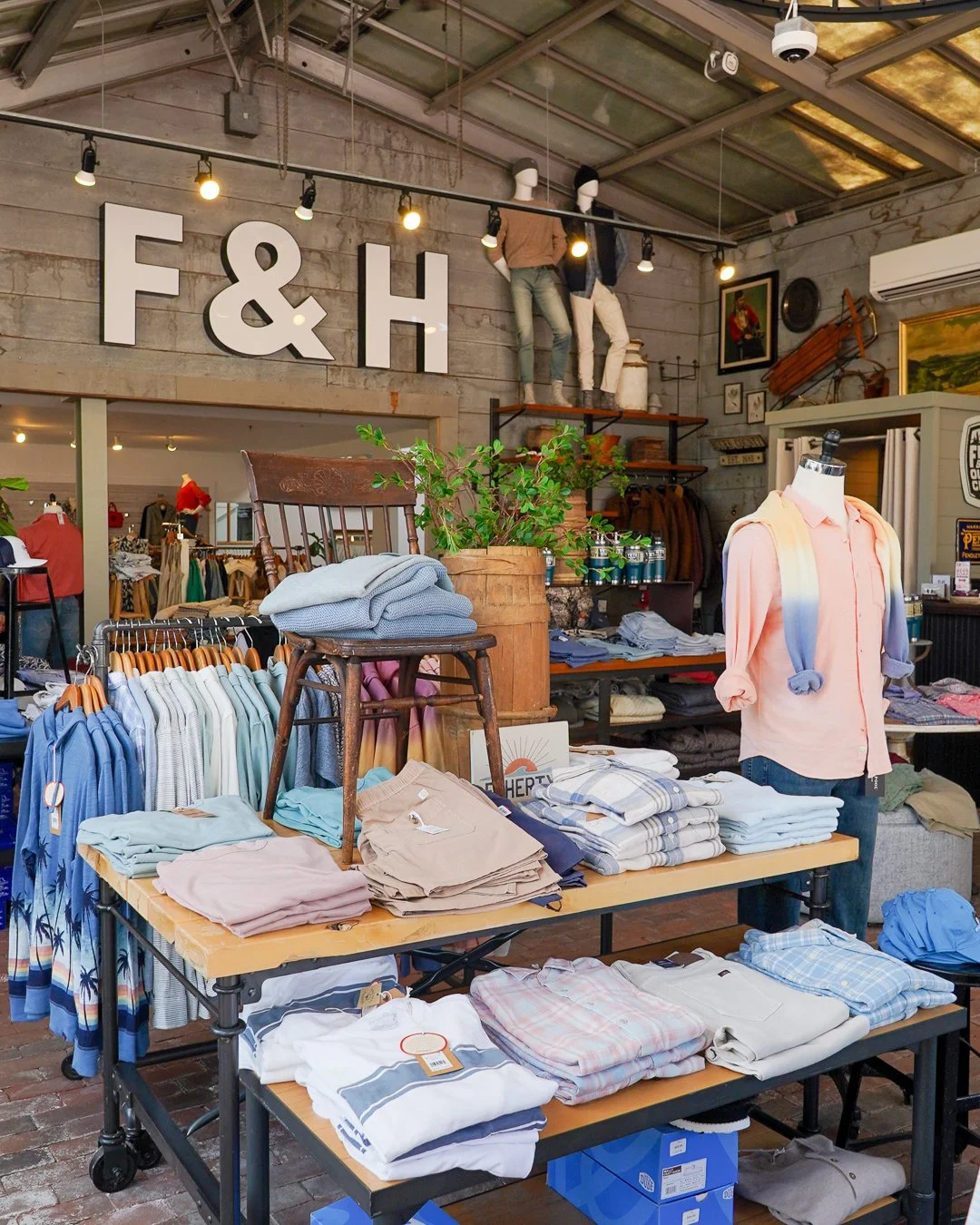 Holly’s store Fox & Holly Bucks County — LSL BRANDS